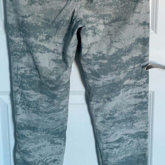 Athleta Farallon Fog Camo-Print Jogger Pants 35309 - Picture 8 of 13